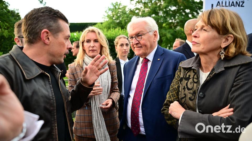 Steinmeier traf hier etwa den Moderator Klaas Heufer-Umlauf. Bild: Sebastian Gollnow/dpa