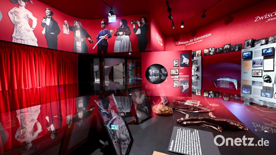Die Ausstellung zu Karl Valentin „Sturzflüge in den Zuschauerraum“ wurde umfassend überarbeitet. Bild: Sven Hoppe/dpa
