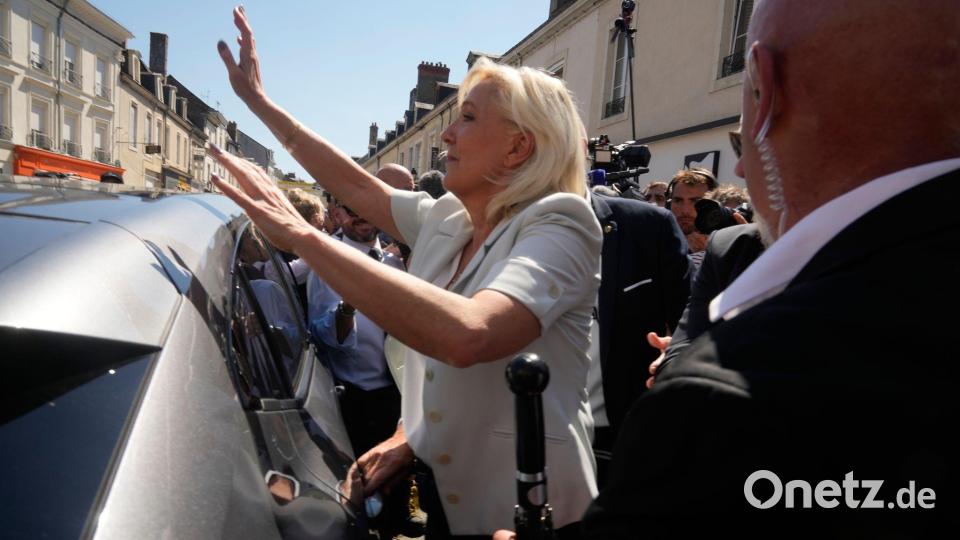 Le Pen meint, dass auch ihre Wählerschaft die gegen sie verhängte Haftstrafe für übertrieben hält. Bild: Michel Euler/AP/dpa
