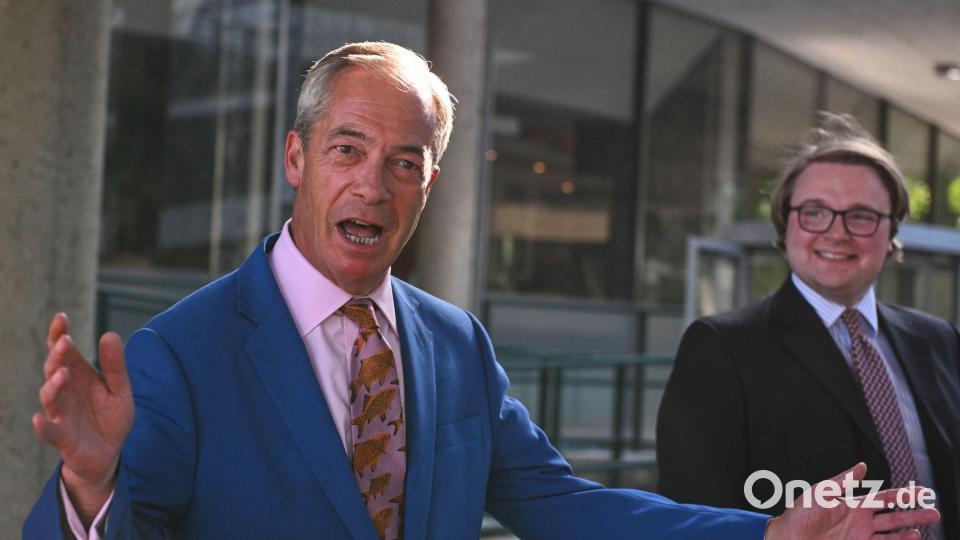 Nigel Farage (links im Bild) kündigte am Dienstag an, sein Mandat im Parlament niederzulegen. Bild: Thomas Krych/AP/dpa