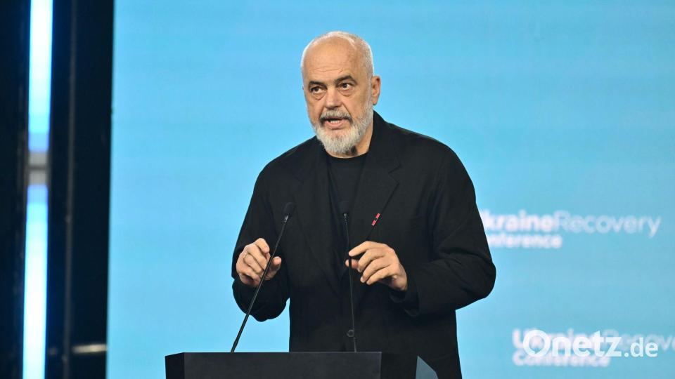 Die Demonstranten verlangen den Rücktritt von Regierungschef Edi Rama, der das Projekt in der Narta-Laguna bedingungslos zu unterstützen scheint. (Archivbild) Bild: Marcin Gadomski/PAP/dpa