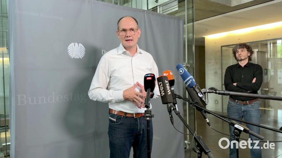 Der Grünen-Abgeordnete Dahmen ruft das Bundesverfassungsgericht an. Bild: Carsten Koall/dpa