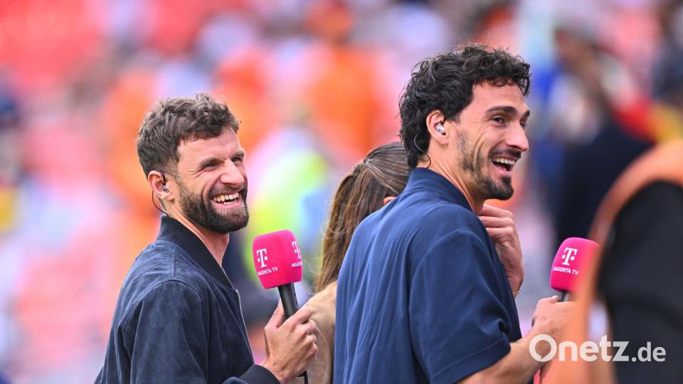 Zwei Ex-Weltmeister - aber auch zwei für den DFB? Thomas Müller (l) und Mats Hummels. (Archivbild) Bild: Tom Weller/dpa