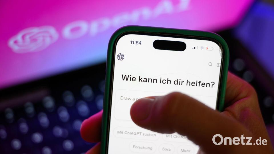 Vor allem junge Menschen befragen KI-Chatbots wie ChatGPT auch zu intimen Problemen. Symbolbild: Hendrik Schmidt/dpa/dpa-tmn