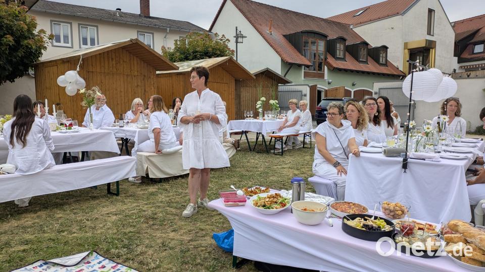 Stellvertretend für die Gruppe Vita im Frauenbund Waldsassen hieß Regina Zrenner die Gäste willkommen. Bild: Paul Zrenner