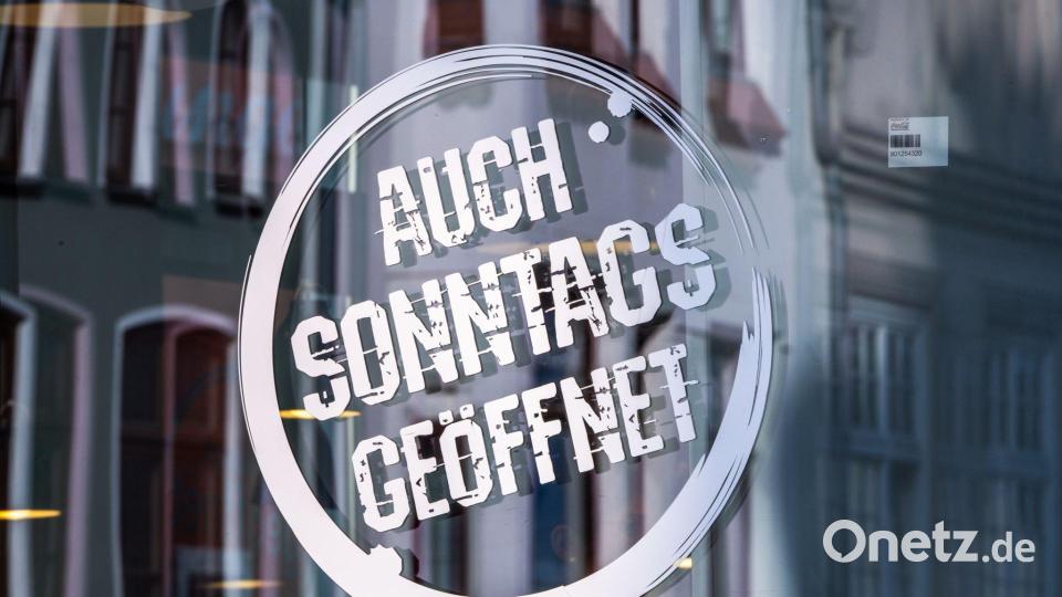 In manchen Bundesländern gibt es bereits Ausnahmeregelungen für Sonntagsöffnungen. (Symbolbild) Bild: Jens Büttner/dpa