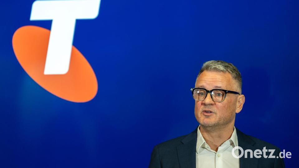 Telstra-Finanzvorstand Michael Ackland entschuldigte sich bei den betroffenen Kunden. Bild: Jay Kogler/AAP/dpa
