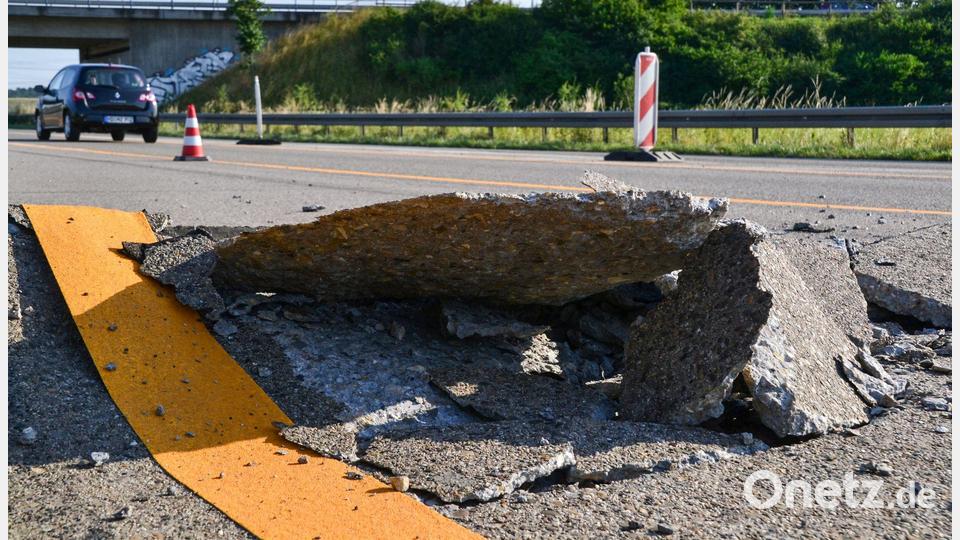 Bei Hitze wölbt sich auf manchen Autobahnen die Fahrbahn auf. Fachleute sprechen von sogenannten Blow-ups. Bild: Rene Priebe/dpa