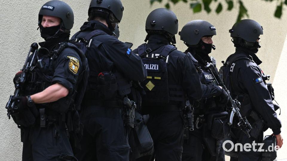 Die Polizei sprach von einer Amoklage. Bild: Lennart Preiss/dpa