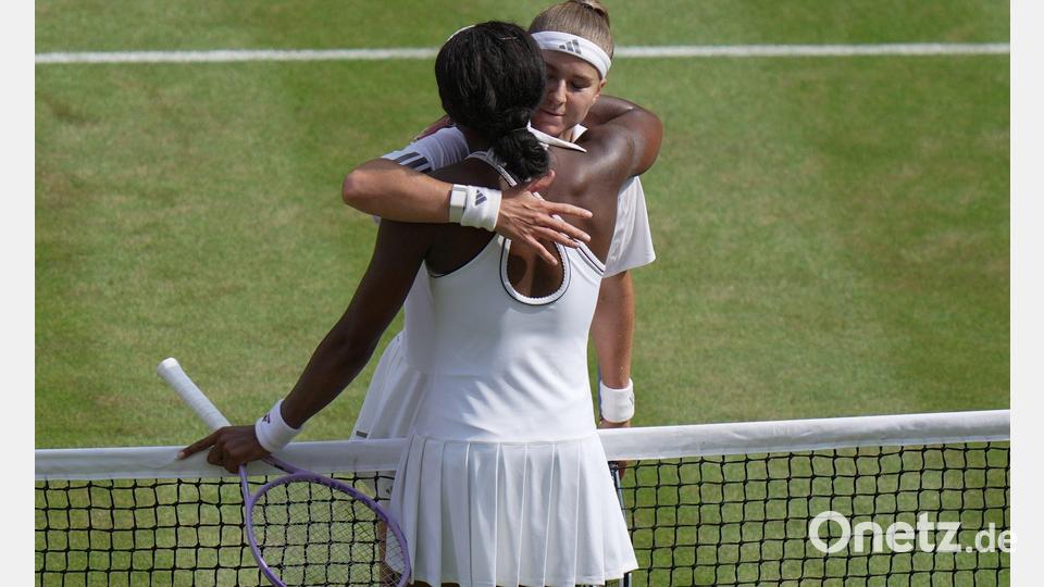Die Entscheidung fiel im dramatischen Tiebreak: Karolina Muchova (hinten) rang Coco Gauff nieder. Bild: Brian Inganga/AP/dpa