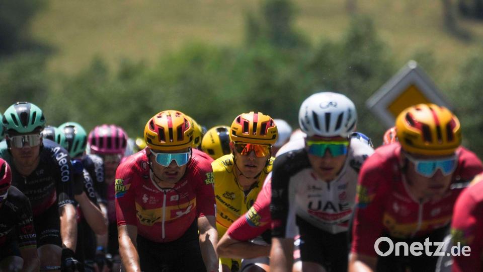 Die Profis bei der Tour de France. Bild: Thibault Camus/AP/dpa