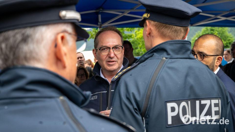 Wenige Tage nach seinem Amtsantritt besuchte Bundesinnenminister Alexander Dobrindt (CSU) die Grenze im bayerischen Kiefersfelden. (Archivfoto) Bild: Peter Kneffel/dpa
