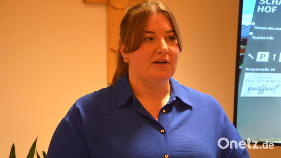 Sabrina Busch, Landratsamt Tirschenreuth, berichtete über den Tourismus im Stiftland. Bild: Josef Rosner