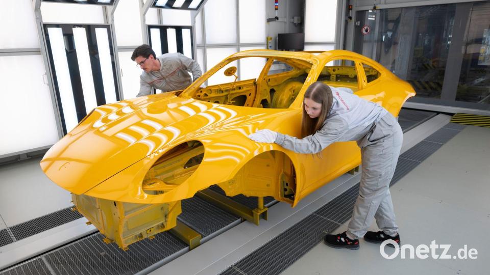 Von Januar bis Juni hat Porsche erneut weniger Fahrzeuge verkauft. (Archivbild) Bild: Marijan Murat/dpa