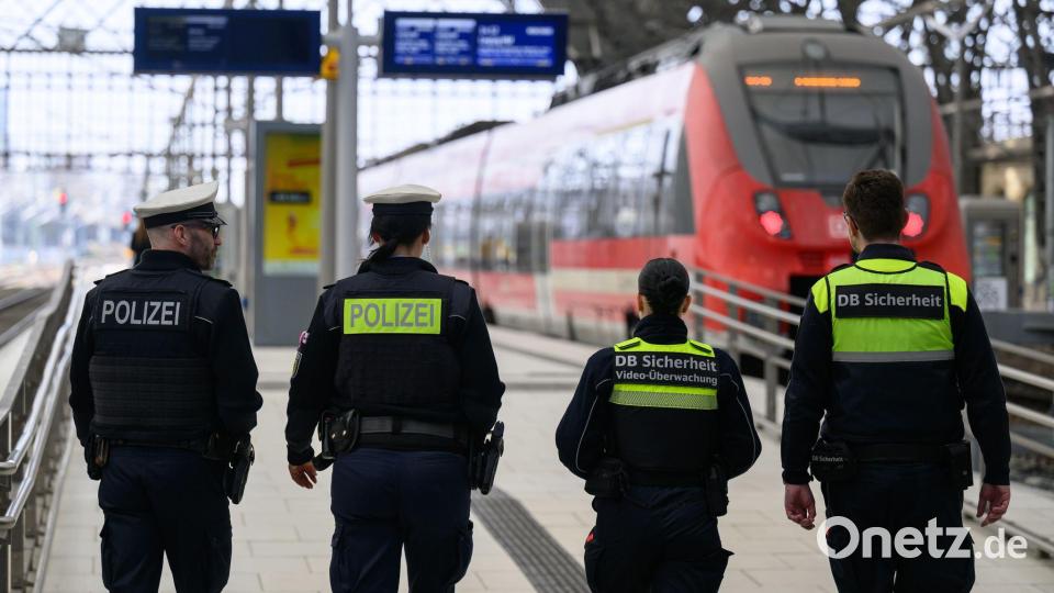 Die Bundespolizei hat im vergangenen Jahr mehr Gewaltdelikte an Bahnhöfen und anderen Orten, wo sie für die Sicherheit zuständig ist, festgestellt. (Archivbild) Bild: Robert Michael/dpa