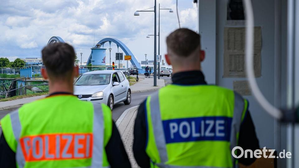 Mehr Einsatzstunden fielen für Bundespolizisten wegen Grenzschutzaufgaben an. Bild: Patrick Pleul/dpa