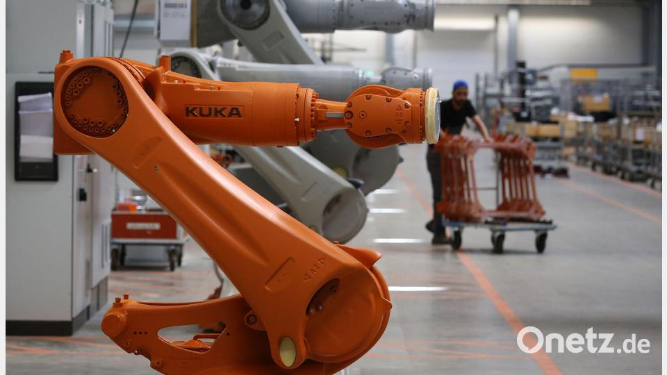 Kuka-Roboter im Augsburger Werk im Übernahmejahr 2016. Bild: picture alliance / Karl-Josef Hildenbrand/dpa