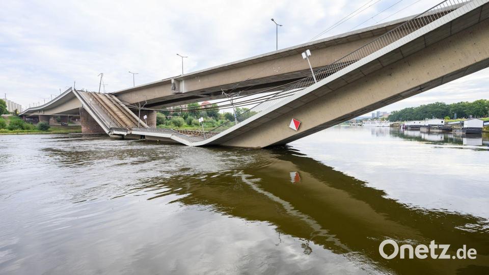 Teile der Carolabrücke über der Elbe stürzten 2024 völlig überraschend ein. (Archivbild) Bild: Robert Michael/dpa