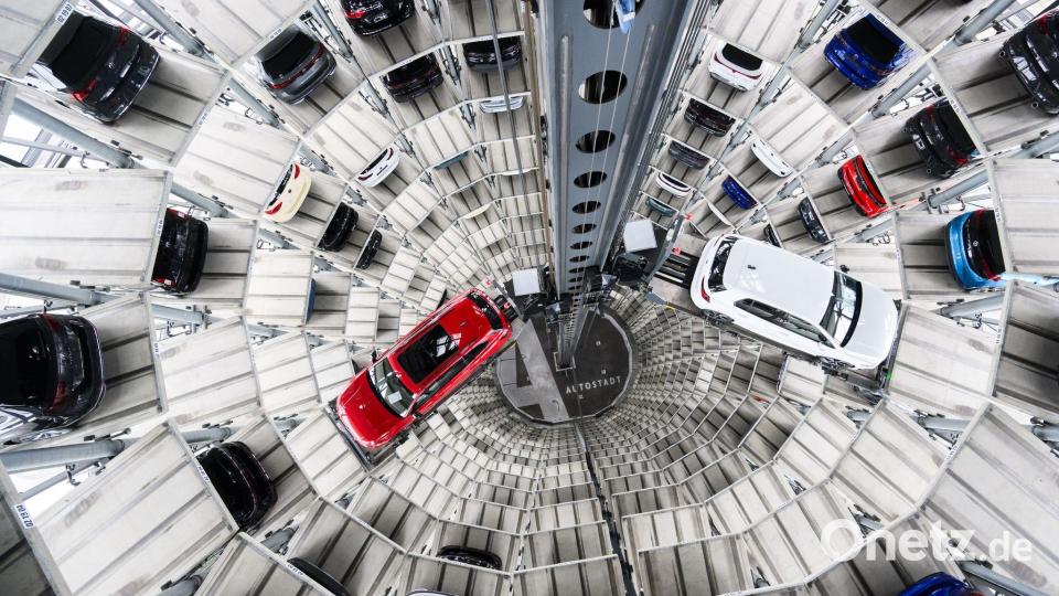 Die Auslieferungen von VW schwächeln. (Archivbild) Bild: Julian Stratenschulte/dpa