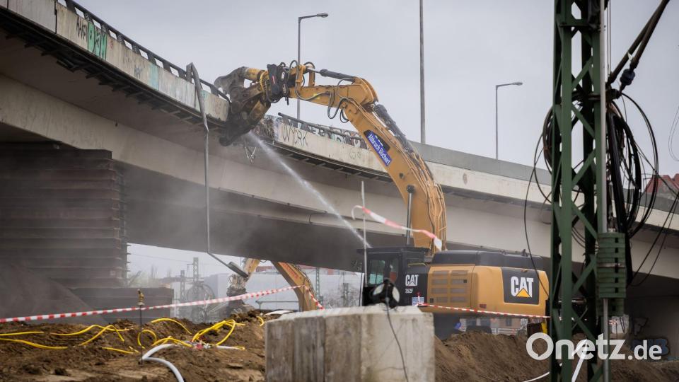 Die Ringbahnbrücke in Berlin trug täglich sehr viel Verkehr. (Archivbild) Bild: Christoph Soeder/dpa