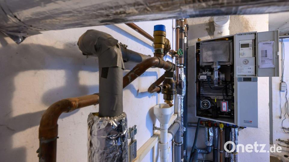 Künftig sollen neben einer Wärmepumpe, einem Fernwärmeanschluss, hybriden Heizungsmodellen oder einer Biomasseheizung weiterhin auch neue Gas- und Ölheizungen eingebaut werden können. (Symbolbild) Bild: Hendrik Schmidt/dpa