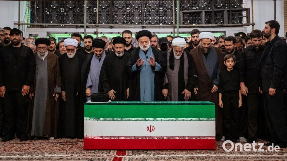 Mehr als vier Monate nach seiner Tötung ist Irans früherer oberster Führer Ajatollah Ali Chamenei beerdigt worden. Bild: Uncredited/Iranian Supreme Leader via AP Office/dpa