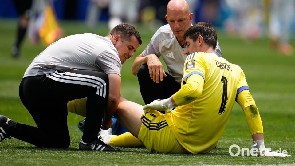 Thibaut Courtois musste nach 71. Minuten verletzt ausgewechselt werden. Bild: Gregory Bull/AP/dpa