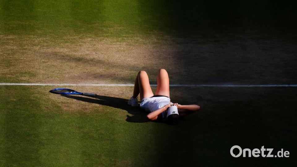 Linda Noskova feiert den größten Erfolg ihrer Tennis-Karriere. Bild: John Walton/PA Wire/dpa