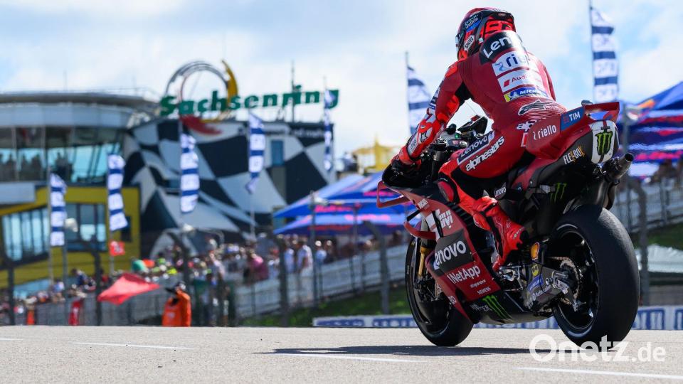 Wurde seiner Favoritenrolle gerecht: Sachsenring-Spezialist Marc Márquez. Bild: Robert Michael/dpa