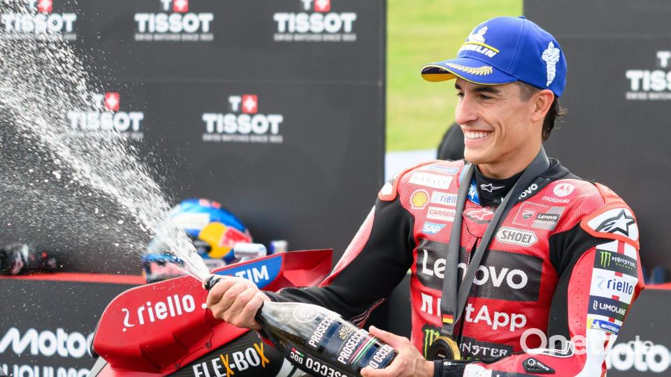 Jubelt einmal mehr am Sachsenring: Marc Márquez Bild: Robert Michael/dpa