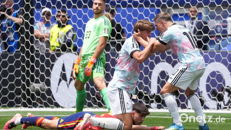 Belgien bejubelte das erste Gegentor für Spanien bei dieser WM. Bild: Jae C. Hong/AP/dpa