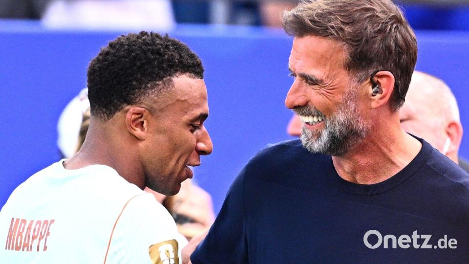 Omnipräsent bei der WM: Jürgen Klopp mit Frankreichs Topstar Kylian Mbappé. Bild: Tom Weller/dpa