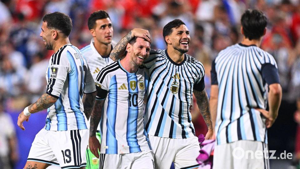 Argentiniens Spieler feiern nach dem Sieg im WM-Viertelfinale über die Schweiz. Bild: Tom Weller/dpa
