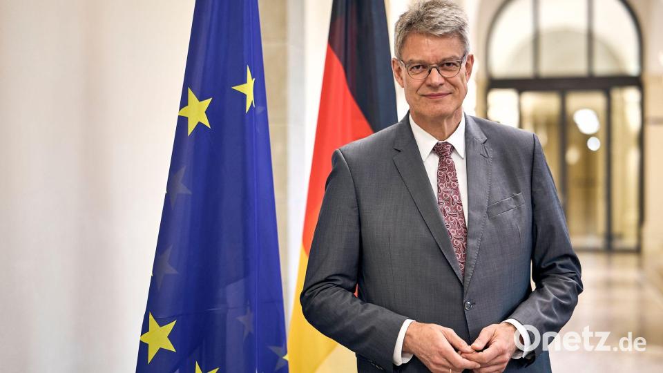 Der Minister stellt die Fahrgäste auf einen langen Weg ein, bis sich die Zuverlässigkeit bei der Bahn wieder bessert. Bild: Michael Ukas/dpa