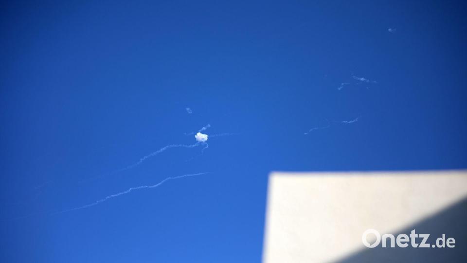 Auch der vom US-Militär genutzte Stützpunkt Al-Udeid in Katar wurde nach iranischen Angaben beschossen. Bild: Stringer/dpa