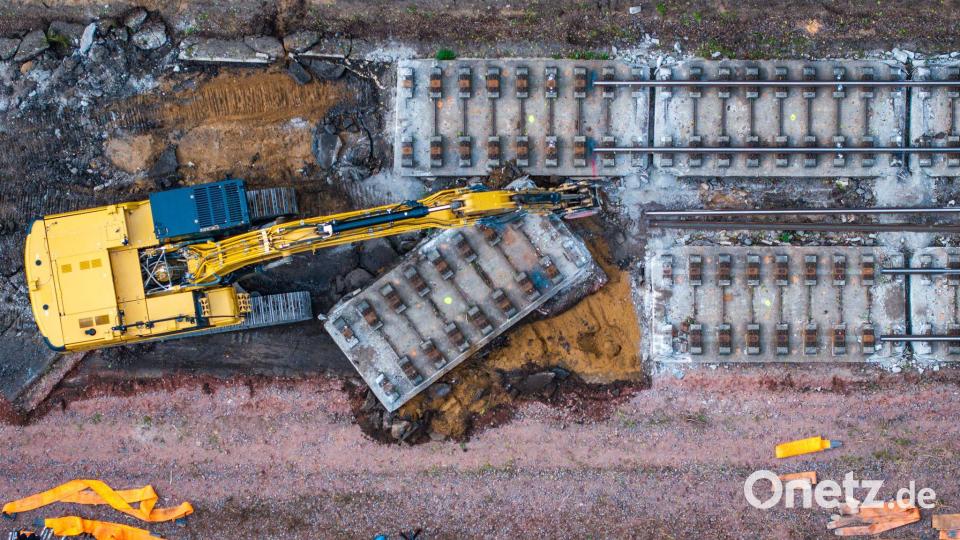 Mit Dutzenden Generalsanierungen will die Bahn das überalterte Schienennetz grundsanieren - doch das Konzept hat viele Gegner. (Archivbild) Bild: Jens Büttner/dpa