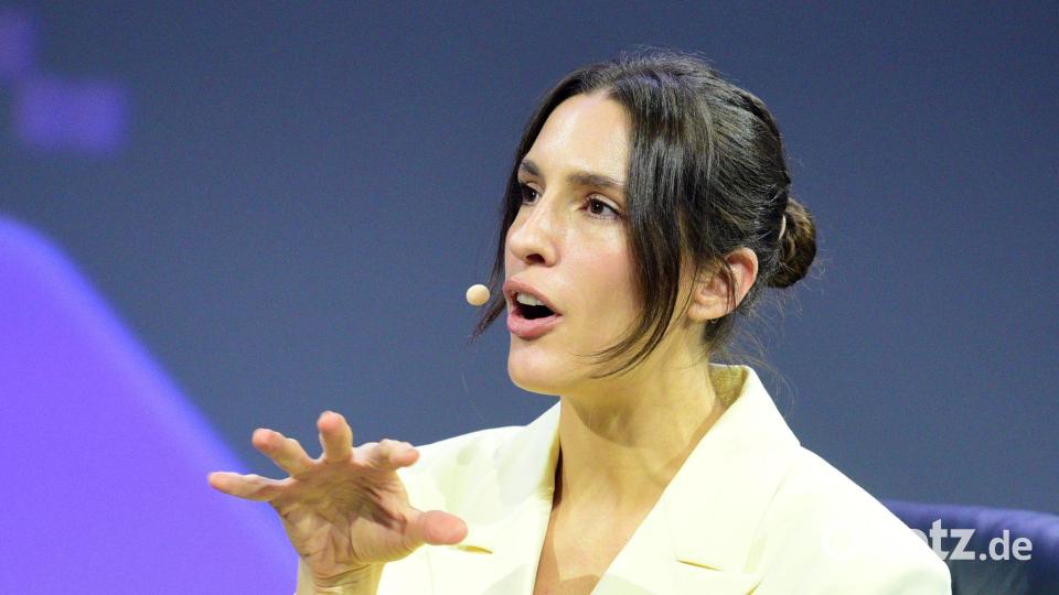 Andrea Petkovic erklärte, was Alexander Zverev in seinem Spiel verändert hat. (Archivbild) Bild: Daniel Bockwoldt/dpa