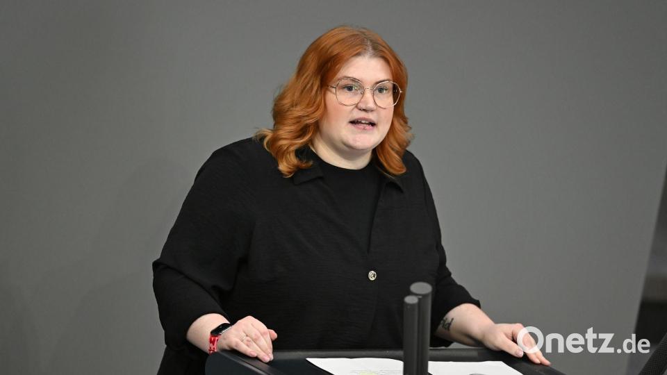 Aus Sicht der Linken-Rentenexpertin Sarah Vollath sind die großen Unterschiede zwischen Beamtenpensionen und Renten ungerecht. (Archivbild) Bild: Elisa Schu/dpa