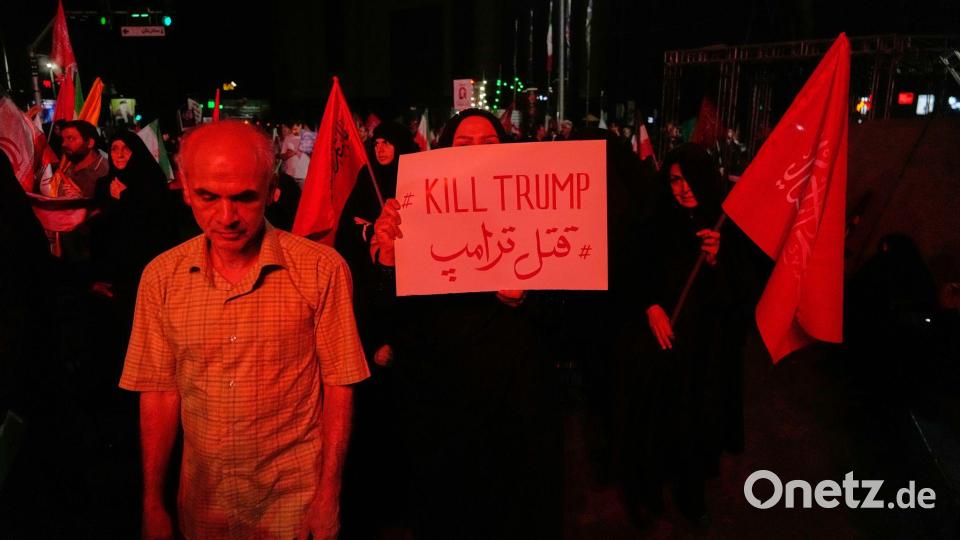 Irans Führung fordert Vergeltung für die Tötung des obersten Führers Ajatollah Ali Chamenei. Bild: Vahid Salemi/AP/dpa