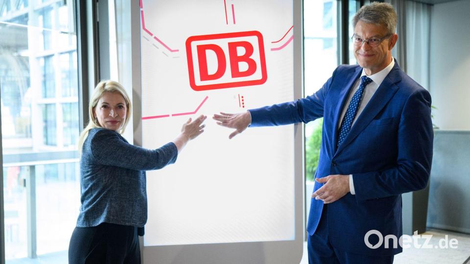 Verkehrsminister Patrick Schnieder und Bahn-Chefin Evelyn Palla während einer Pressekonferenz in Berlin. Bild: Bernd von Jutrczenka/dpa