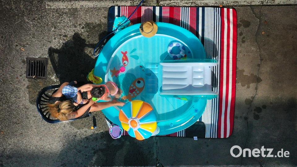 Manchmal sollte der Pool lieber leer bleiben. (Symbolbild) Bild: Karl-Josef Hildenbrand/dpa