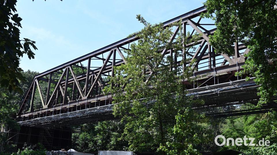 Wegen einer maroden Bahnbrücke über die Wupper ist der Zugverkehr zwischen Köln und Wuppertal weiterhin eingeschränkt. Bild: Federico Gambarini/dpa