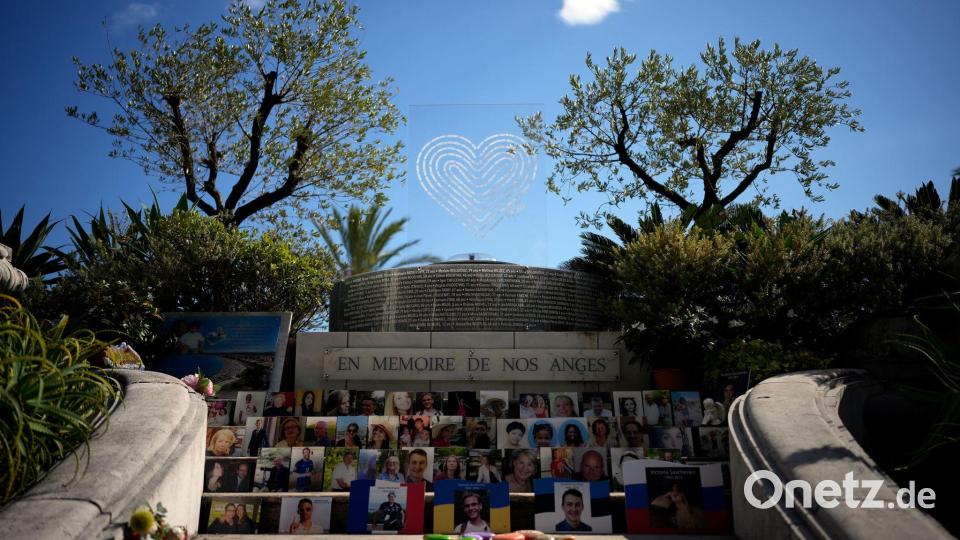 Zahlreiche Menschen verloren bei dem Anschlag in Nizza Angehörige und teils mehrere Familienmitglieder. (Archivbild) Bild: Daniel Cole/AP/dpa