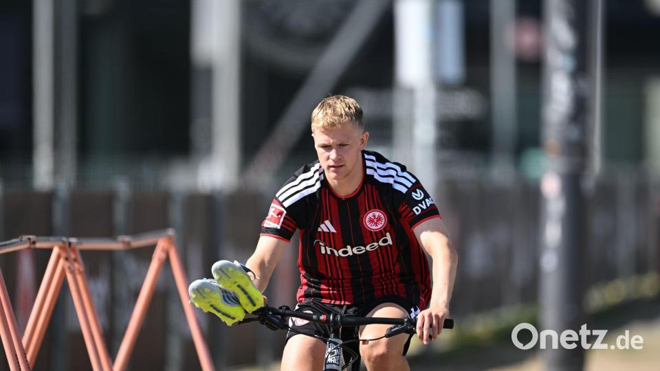 Auch Stürmer Jonathan Burkardt war zum Trainingsstart dabei. Bild: Florian Wiegand/dpa