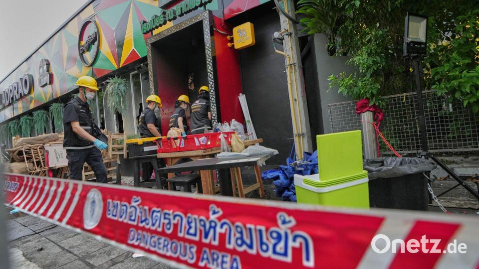 Auch Forensiker und andere Experten waren im Einsatz. Bild: Sakchai Lalit/AP/dpa