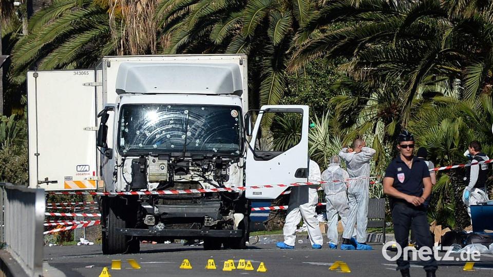 Mit einem tonnenschweren Lastwagen raste der Attentäter in die Menschenmenge auf der Strandpromenade von Nizza. (Archivbild) Bild: picture alliance / Andreas Gebert/dpa