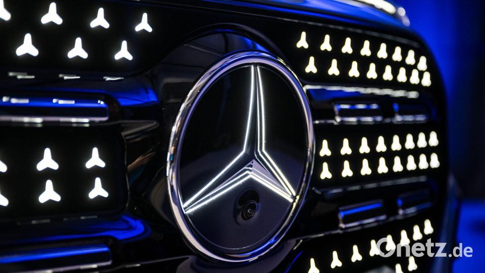 Aktuell werden knapp sieben von zehn Pkw deutscher Hersteller im Ausland produziert - auch der GLB von Mercedes. (Archivbild) Bild: Marton Monus/dpa