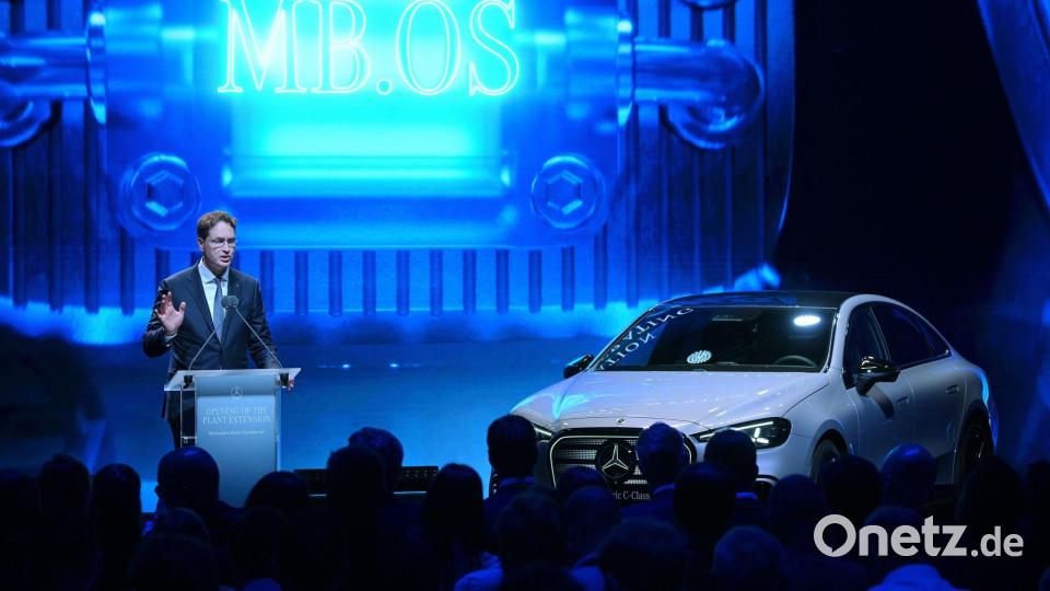 Mercedes-Chef: Fabriken wie die in Kecskemet sind ein Wettbewerbsvorteil. Bild: Zsolt Szigetvary/MTI/AP/dpa