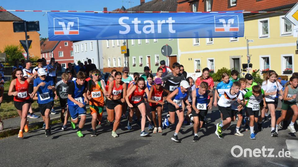 Die Jugendlichen beim Start. Bild: Josef Rosner