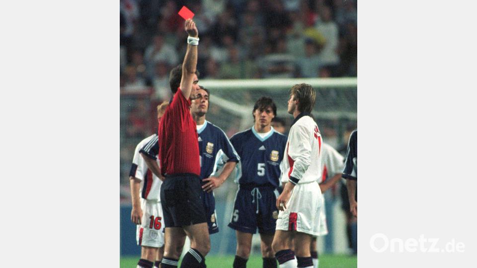 David Beckham sieht Rot gegen Argentinien. (Archivbild) Bild: Denis Doyle/AP